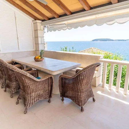 Beautiful Monarch 1 Villa